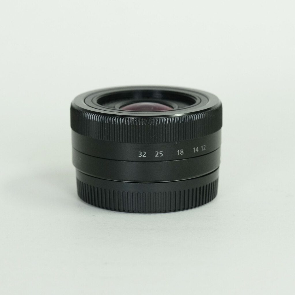 Panasonic LUMIX G VARIO 12-32mm / F3.5-5.6 ASPH. / MEGA O.I.S.