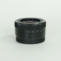 Panasonic LUMIX G VARIO 12-32mm / F3.5-5.6 ASPH. / MEGA O.I.S.