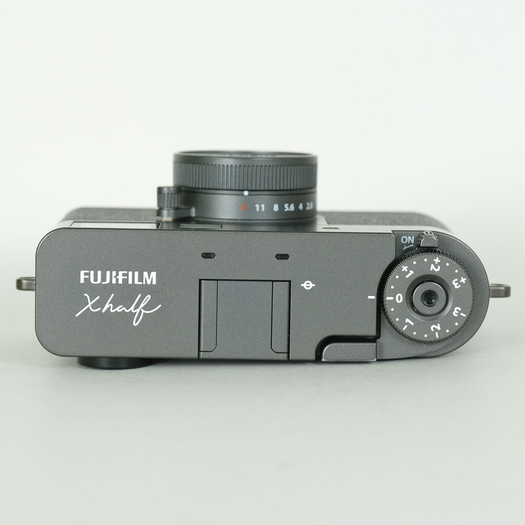 FUJIFILM X half X-HF1