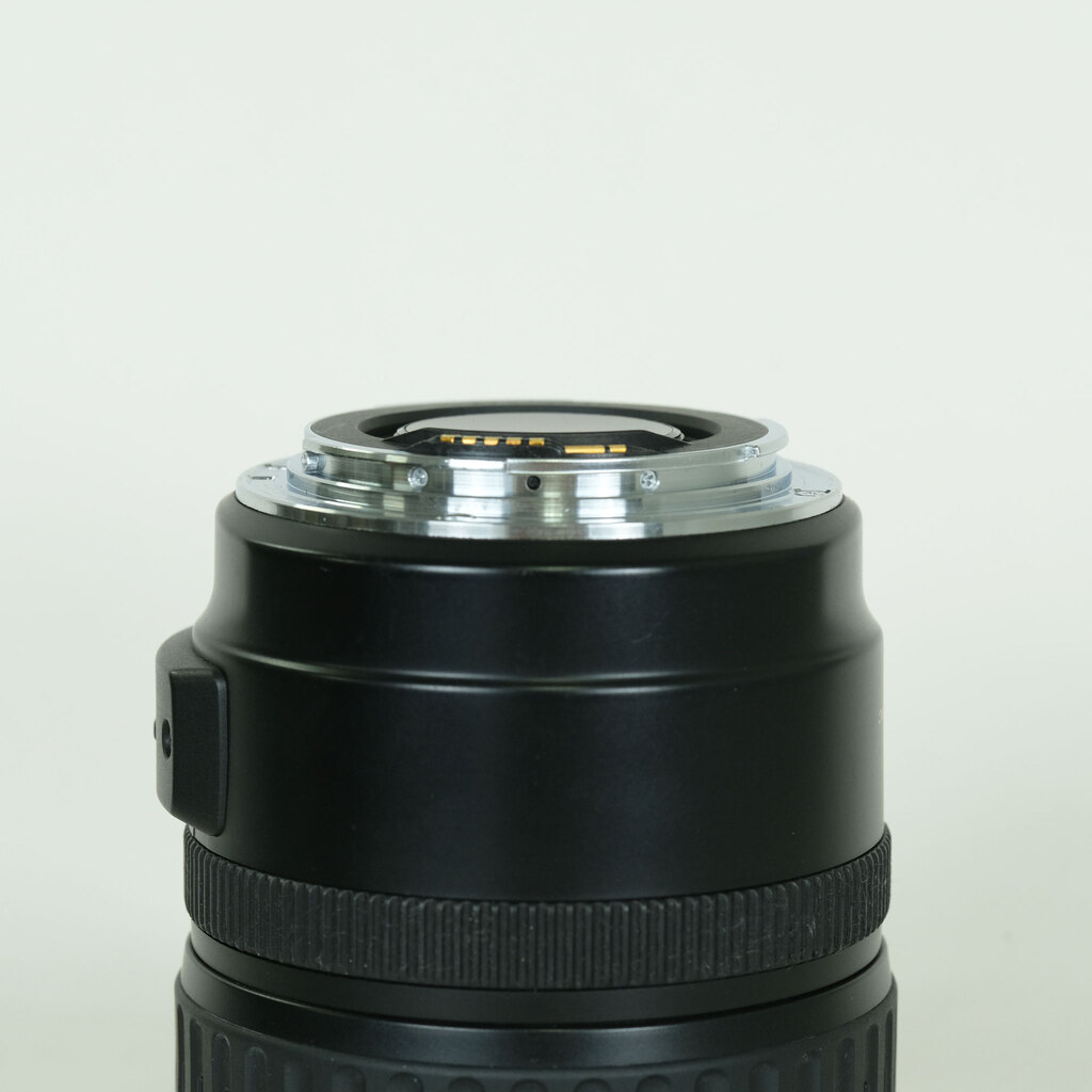 Canon EF28-135mm F3.5-5.6 IS USM