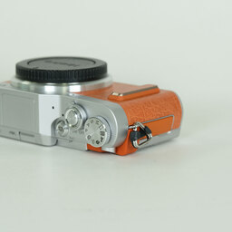 Panasonic LUMIX DC-GF10 ボディ オレンジ