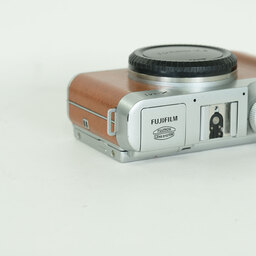 FUJIFILM X-M1 ボディ ブラウン FUJIFILM X-M1 ボディ ブラウン