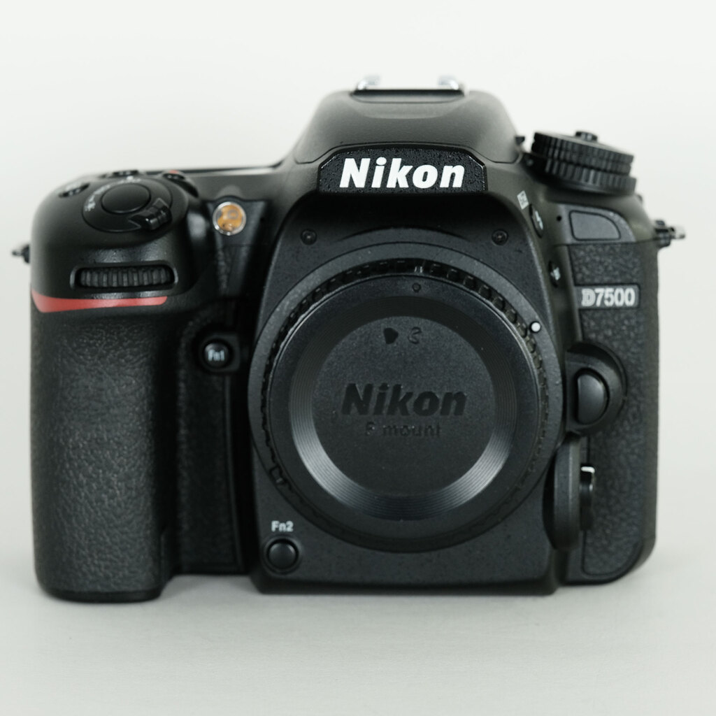 Nikon D7500