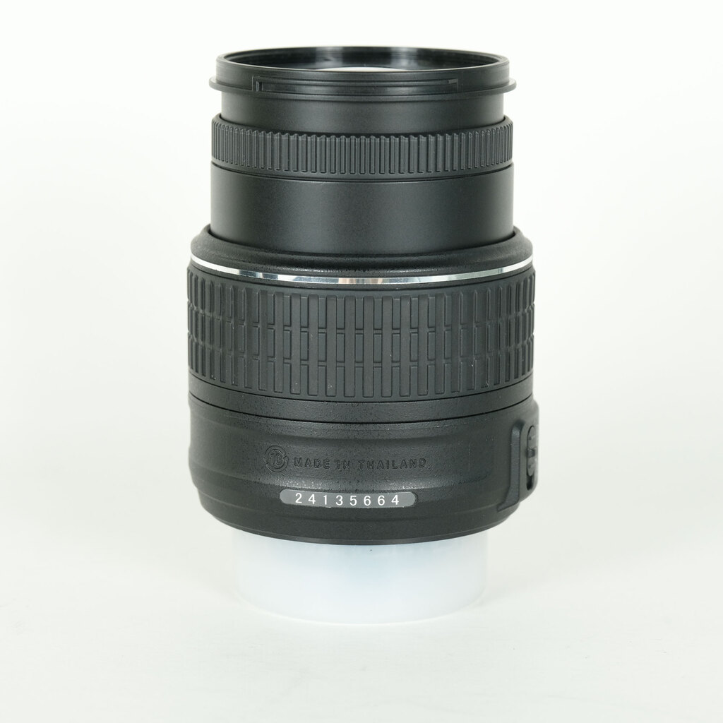 Nikon AF-S DX NIKKOR 18-55mm f3.5-5.6G VR II Nikon AF-S DX NIKKOR 18-55mm f3.5-5.6G VR II