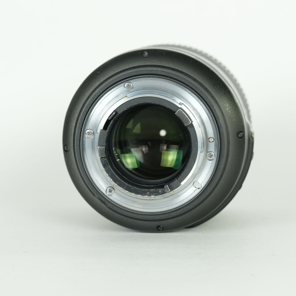 Nikon AF-S VR Micro-Nikkor 105mm f/2.8G IF-ED Nikon AF-S VR Micro-Nikkor 105mm f/2.8G IF-ED