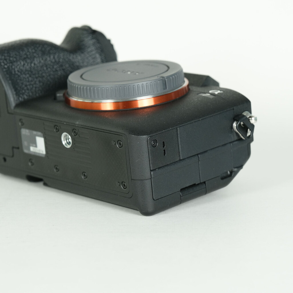 SONY α7 IV（ILCE-7M4）の出品 | ONE SCENE（ワンシーン）