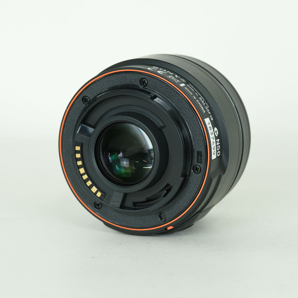 SONY DT 35mm F1.8 SAM SAL35F18