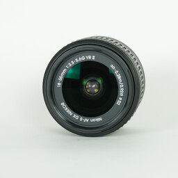Nikon AF-S DX NIKKOR 18-55mm f3.5-5.6G VR II
