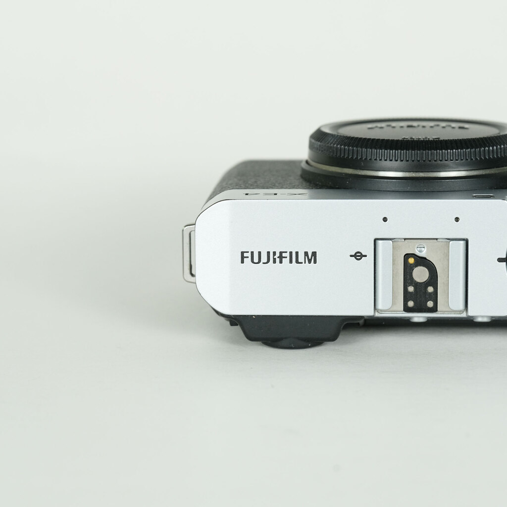 FUJIFILM X-E4