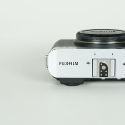 FUJIFILM X-E4
