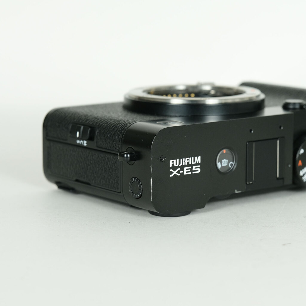 FUJIFILM X-E5