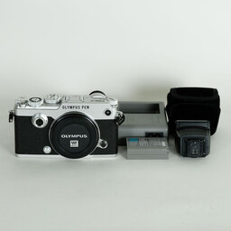 OLYMPUS PEN-F
