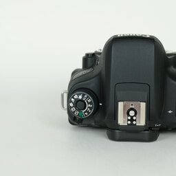Canon EOS 8000D
