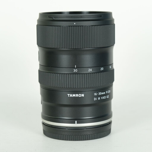 ズーム倍率を拡大し、表現の可能性と使いやすさを向上した「TAMRON 16