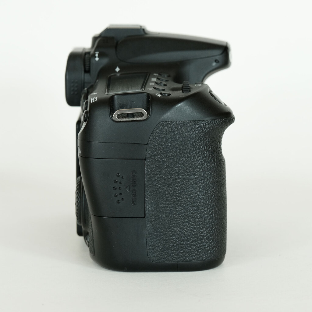 【まとめ売り】　Canon一眼レフeos 70D Canon EOS 70Dの出品 | ONE SCENE（ワンシーン）