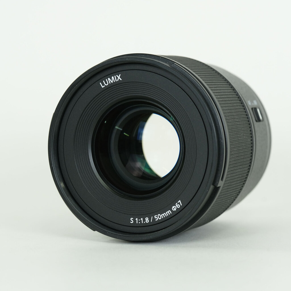 Panasonic LUMIX S 50mm F1.8 Panasonic LUMIX S 50mm F1.8