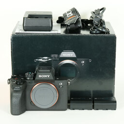 SONY α7 IV(ILCE-7M4) SONY α7 IV(ILCE-7M4)
