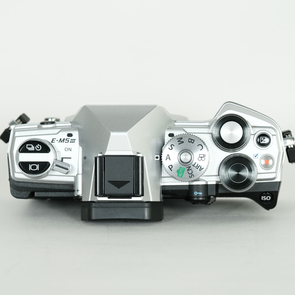 OLYMPUS OM-D E-M5 Mark III