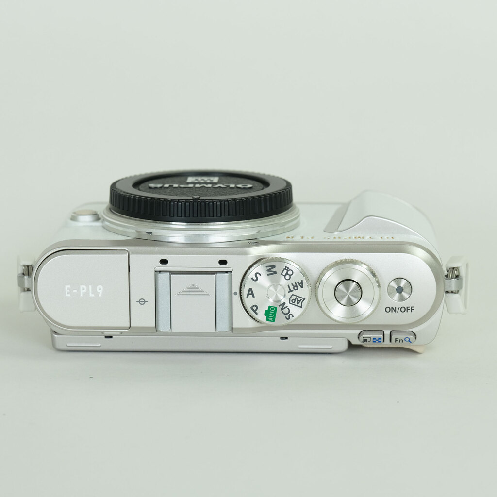 OLYMPUS PEN E-PL9
