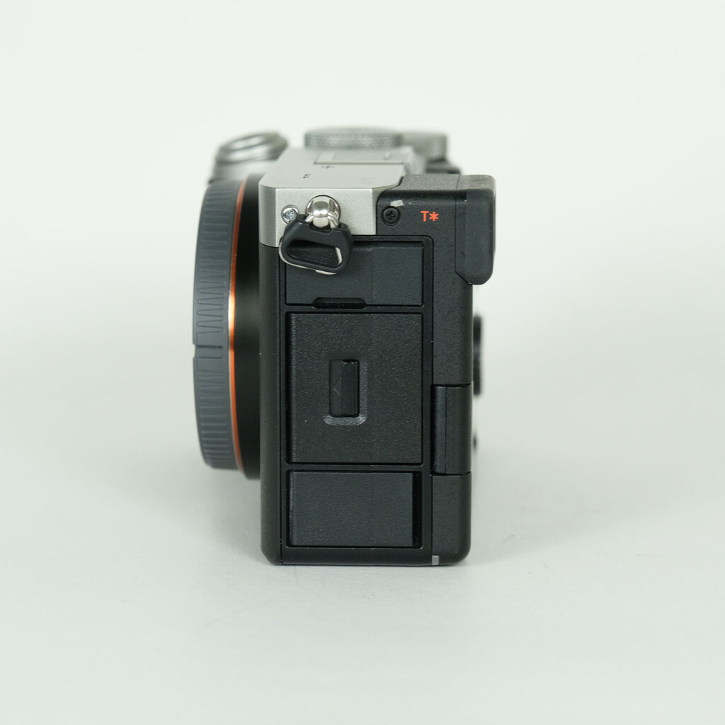 SONY ��7C II�iILCE-7CM2�j [�{�f�B �V���o�[]