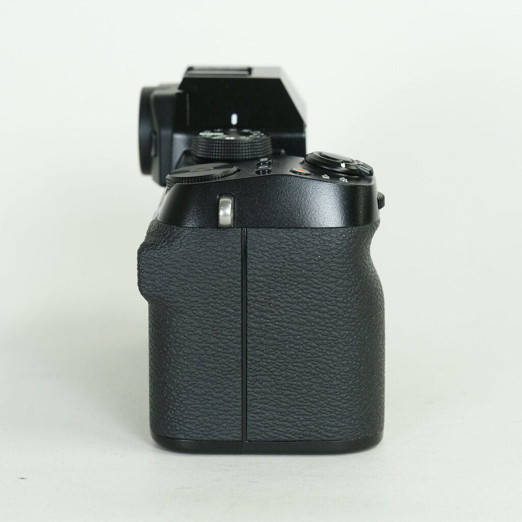 FUJIFILM X-S10