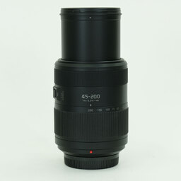 Panasonic LUMIX G VARIO 45-200mm / F4.0-5.6 II / POWER O.I.S. Panasonic LUMIX G VARIO 45-200mm / F4.0-5.6 II / POWER O.I.S.