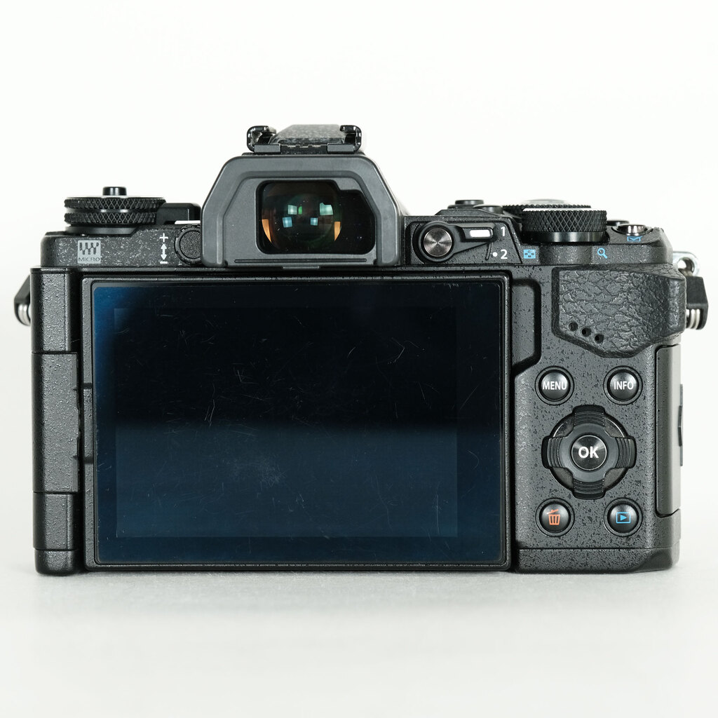 OLYMPUS OM-D E-M5 Mark II