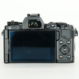 OLYMPUS OM-D E-M5 Mark II