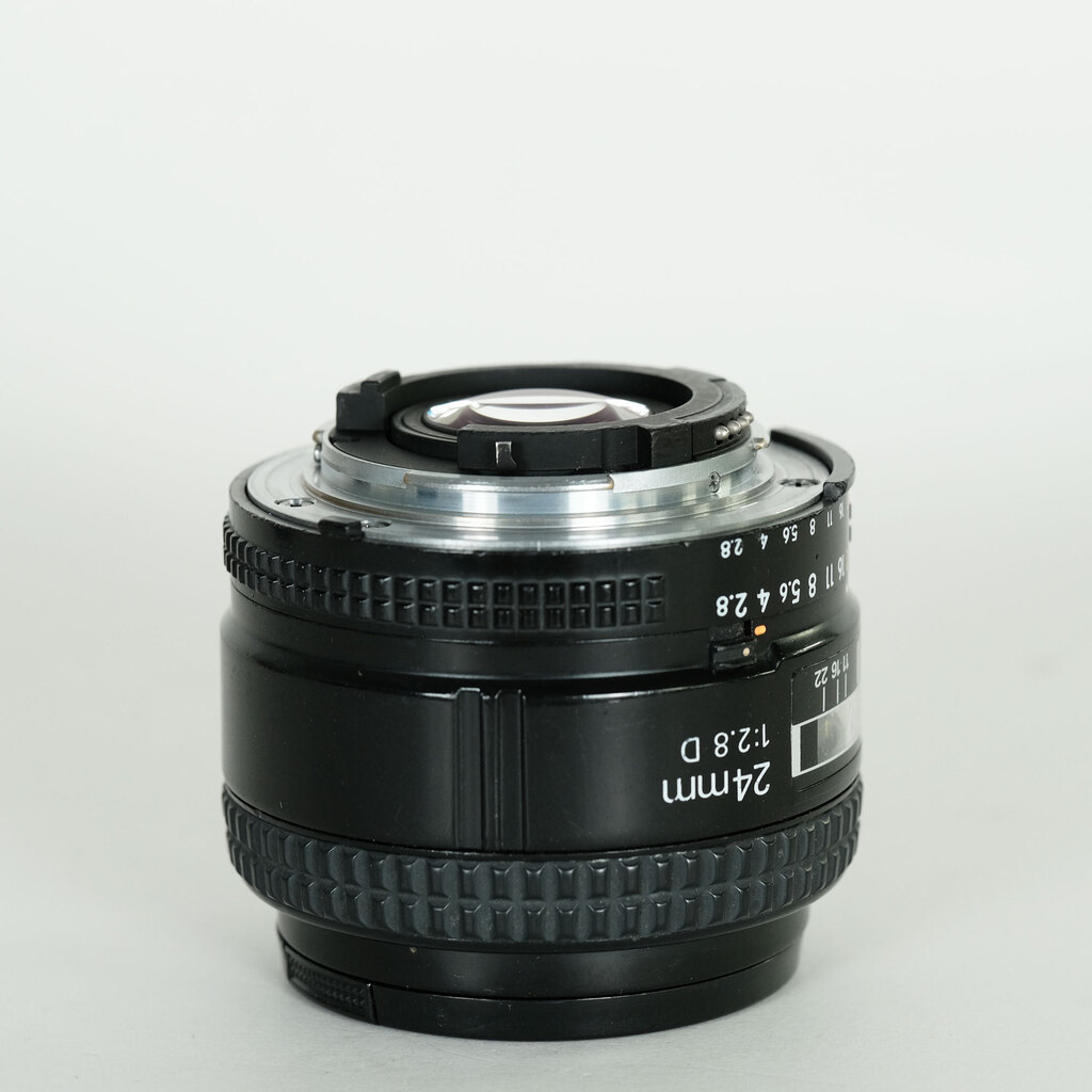 Nikon Ai AF Nikkor 24mm F2.8D