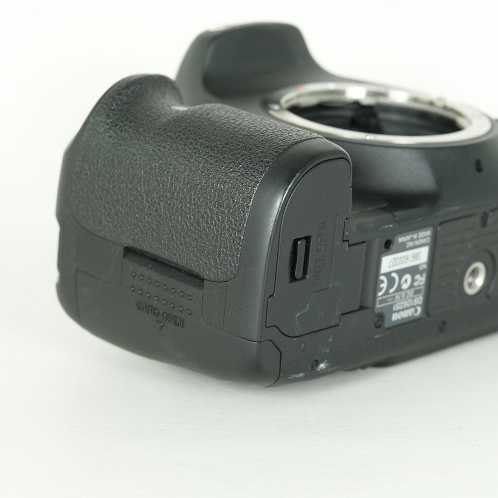 Canon EOS7D ボディの出品 | ONE SCENE（ワンシーン）