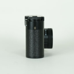 FUJIFILM X half X-HF1