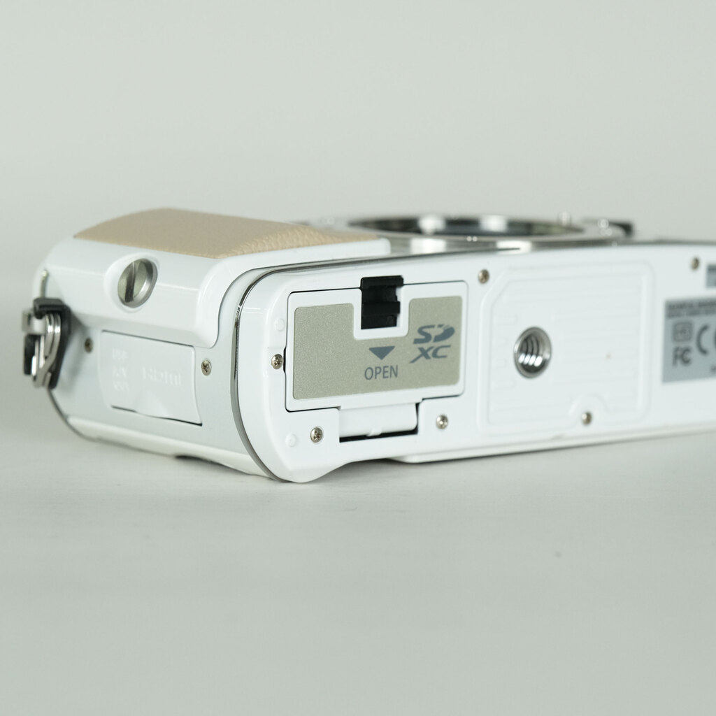OLYMPUS PEN E-P3 ボディ ホワイトの出品 | ONE SCENE（ワンシーン）