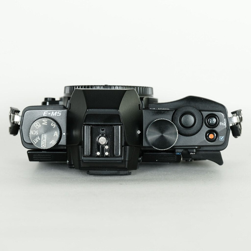 OLYMPUS OM-D E-M5 ボディ ブラック