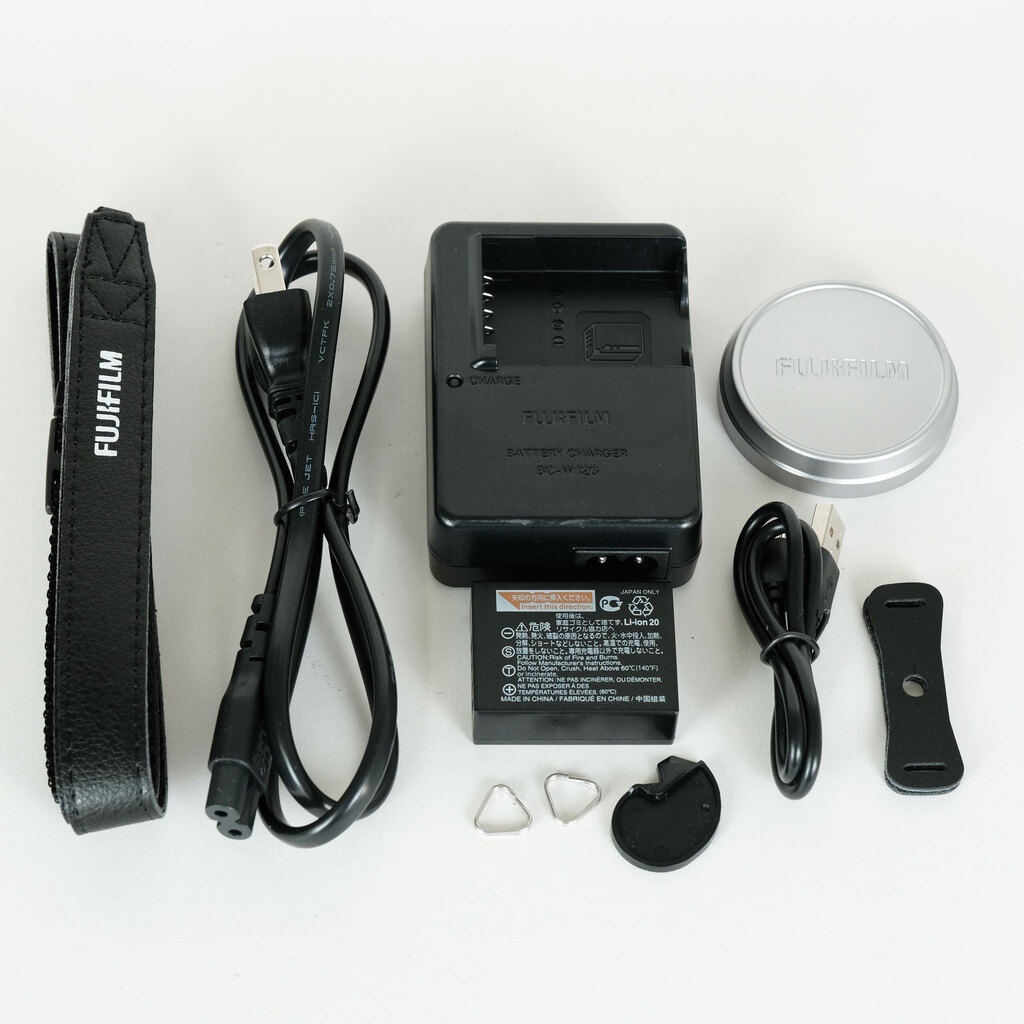 FUJIFILM X100F シルバー FUJIFILM X100F シルバー