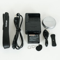 FUJIFILM X100F シルバー FUJIFILM X100F シルバー