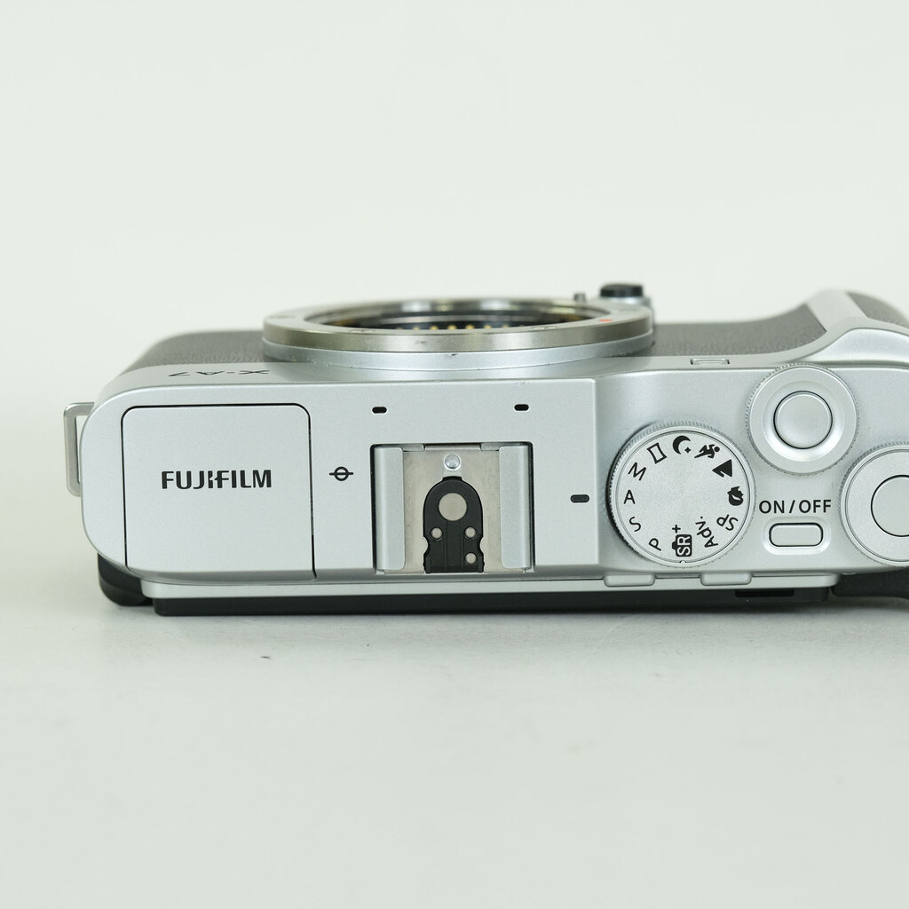 FUJIFILM X-A7 ボディ シルバー