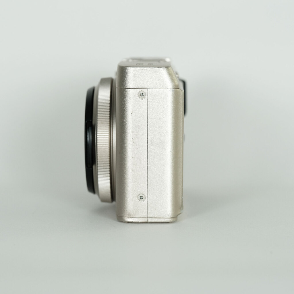 FUJIFILM XF10 シャンパンゴールドの出品 | ONE SCENE（ワンシーン）