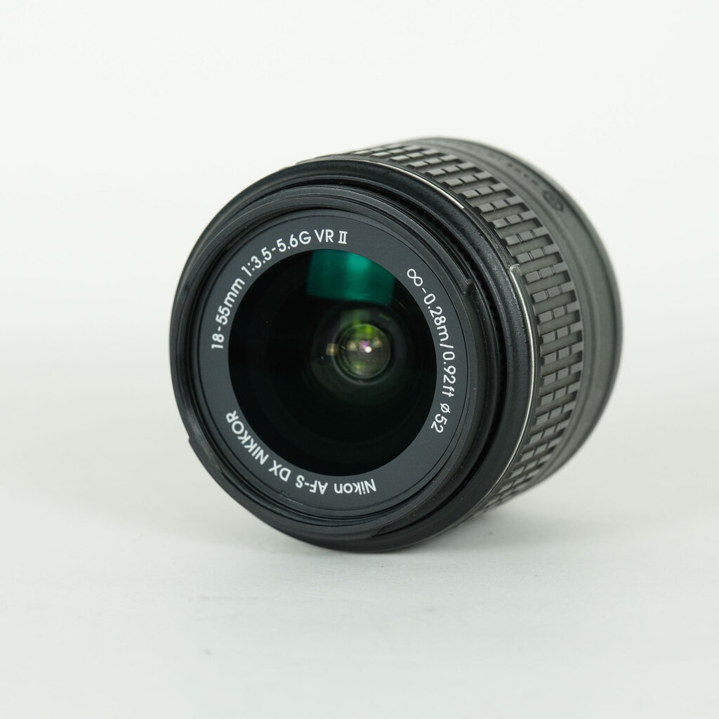 Nikon AF-S DX NIKKOR 18-55mm f3.5-5.6G VR II