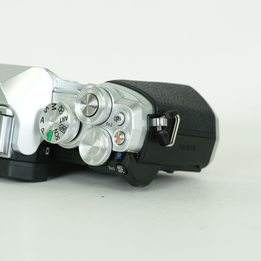 OLYMPUS OM-D E-M10 Mark III