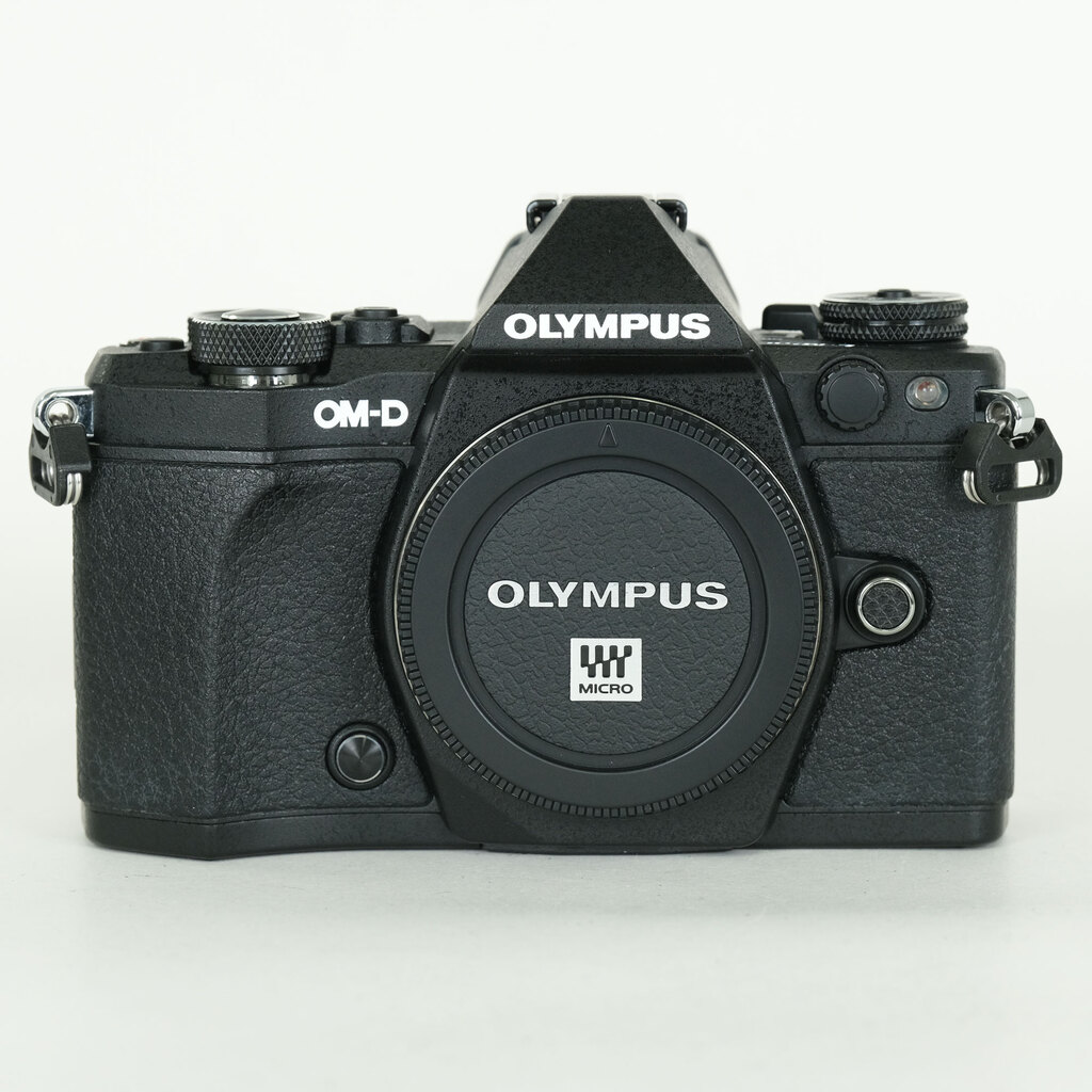 OLYMPUS OM-D E-M5 Mark II