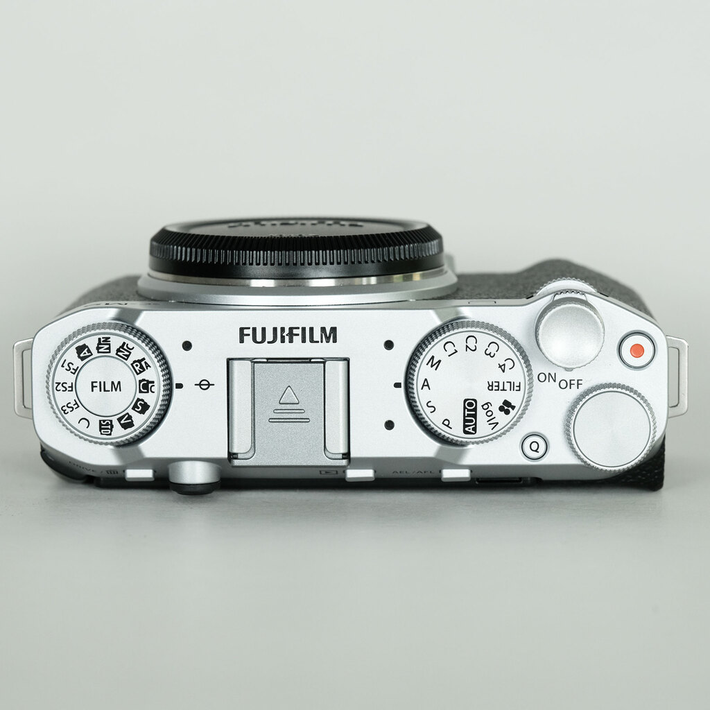 FUJIFILM X-M5
