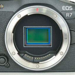 Canon EOS R7
