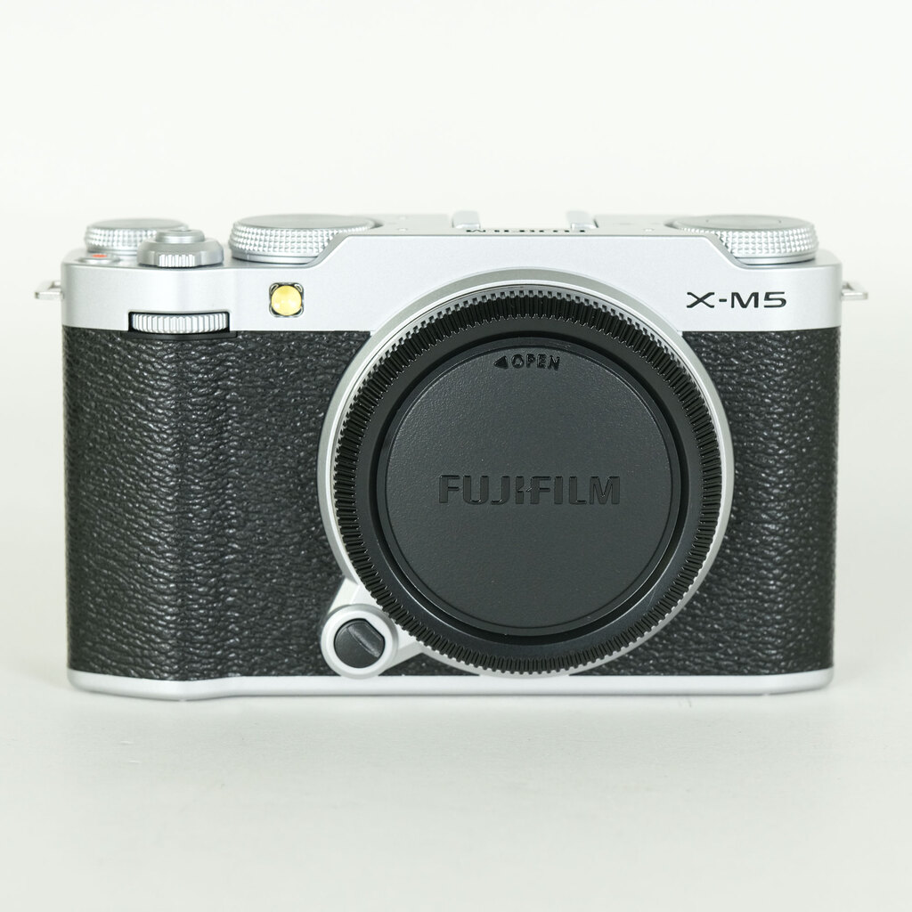 FUJIFILM X-M5