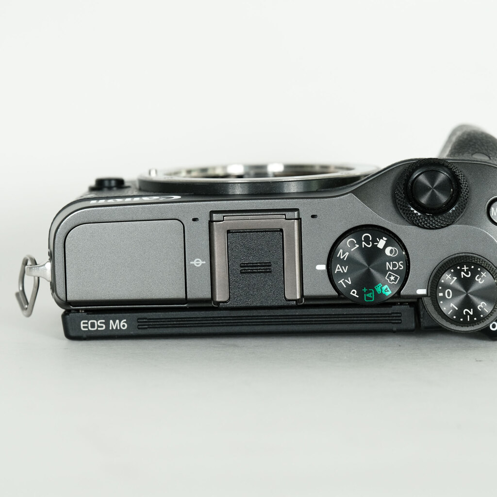 Canon EOS M6