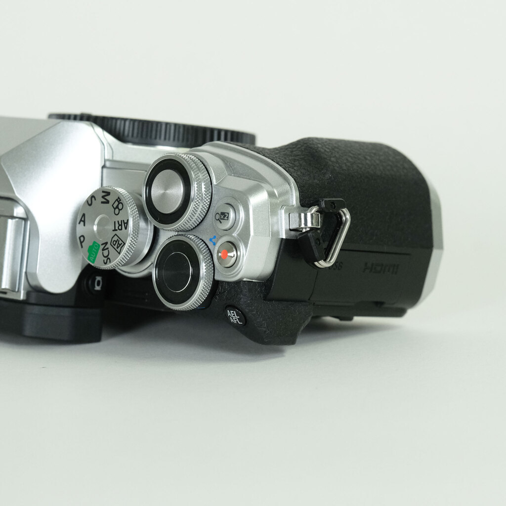 OLYMPUS OM-D E-M10 Mark IV