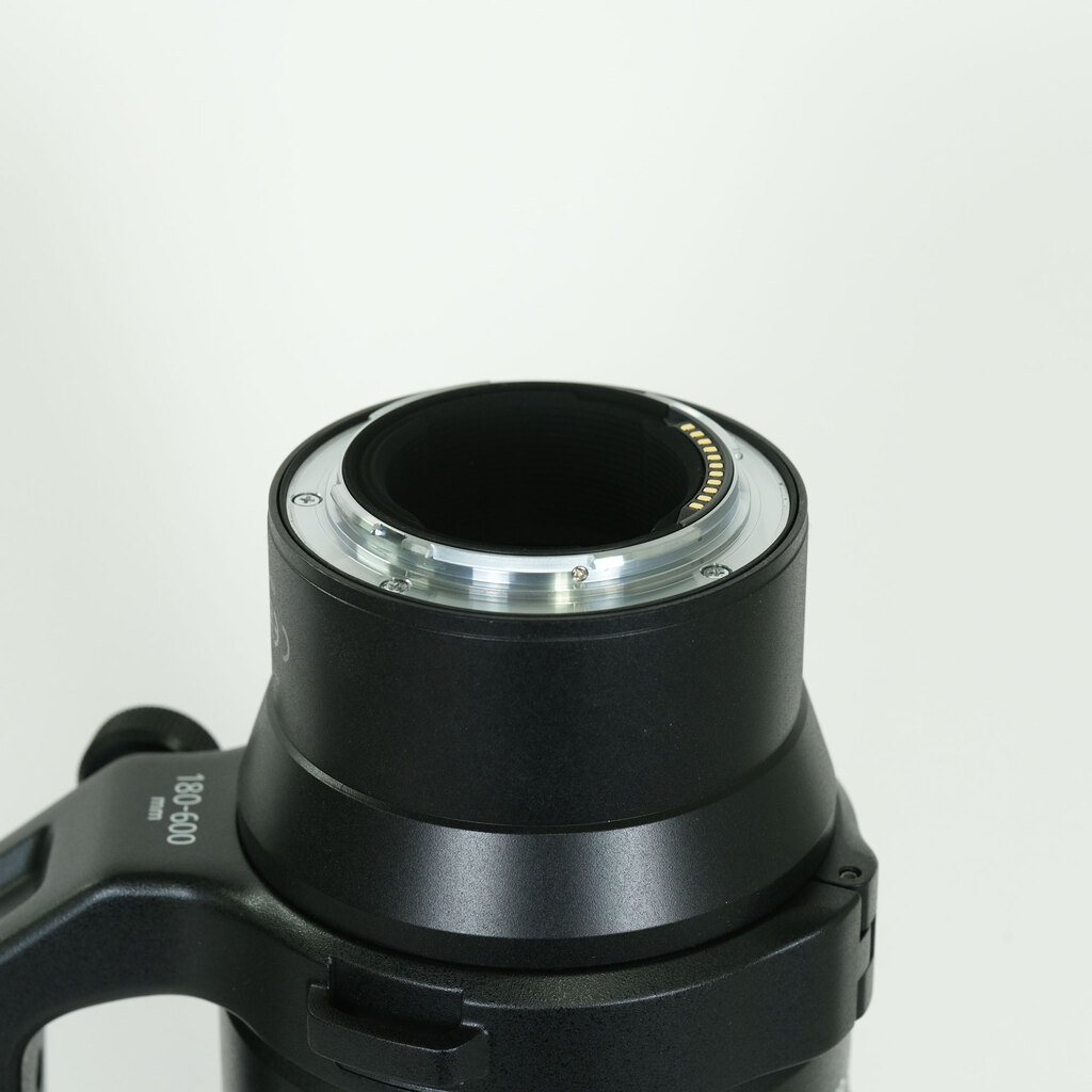 Nikon NIKKOR Z 180-600mm f/5.6-6.3 VR Nikon NIKKOR Z 180-600mm f/5.6-6.3 VR