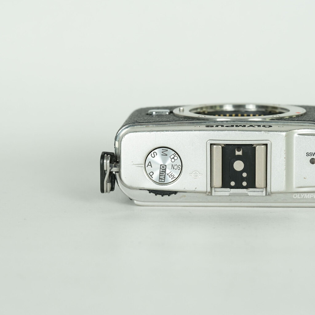 OLYMPUS PEN E-P1 ボディ シルバー