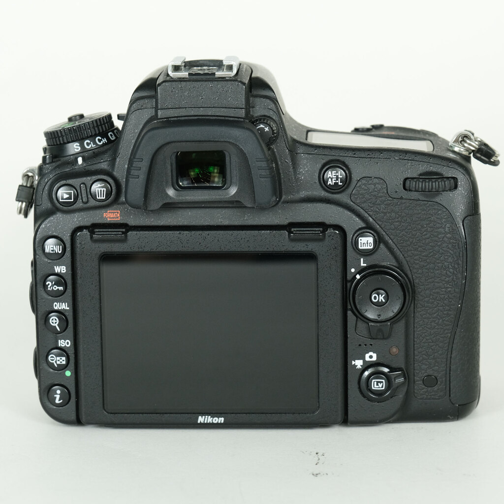 Nikon D750 [�{�f�B]
