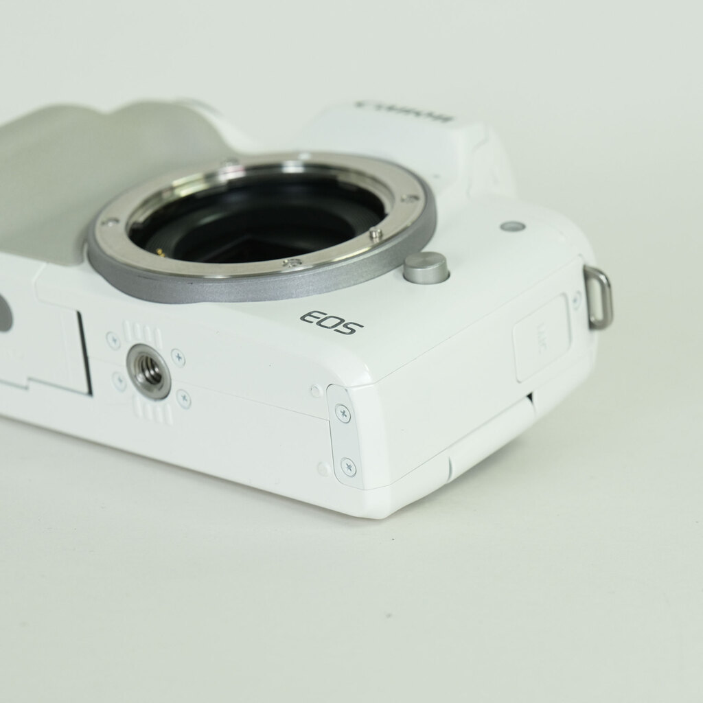 Canon EOS Kiss M2