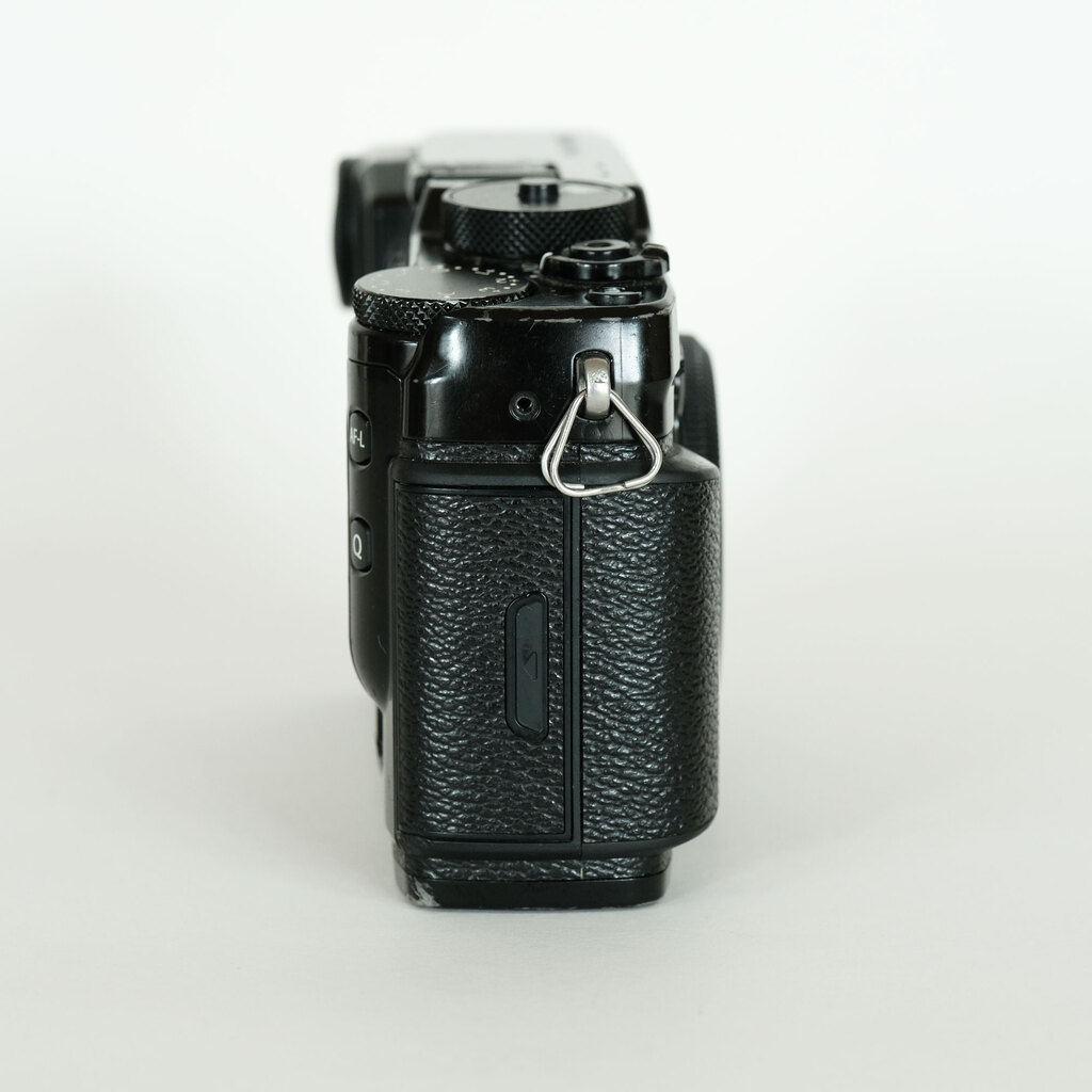 Fujifilm X-Pro2 ミラーレスカメラ 本体のみ　ジャンク FUJIFILM X-Pro2の出品 | ONE SCENE（ワンシーン）